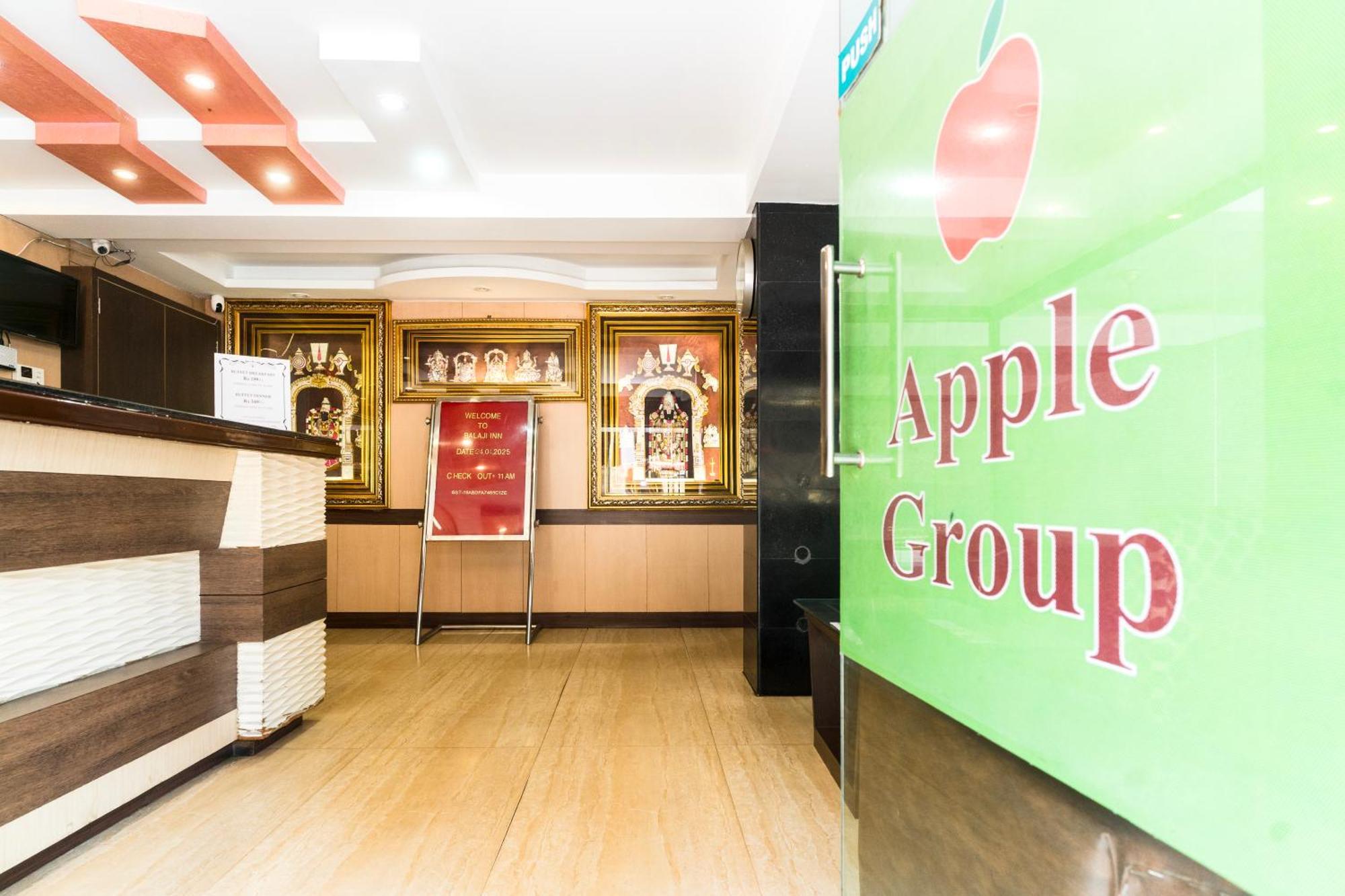 Apples Balaji Inn Силигури Екстериор снимка
